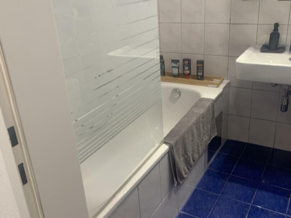 Bad mit Wanne
