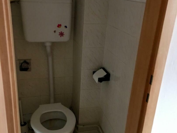separates WC