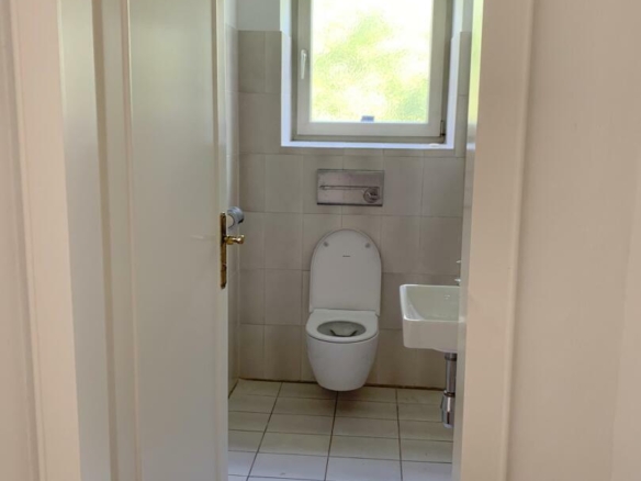 1. WC sparat