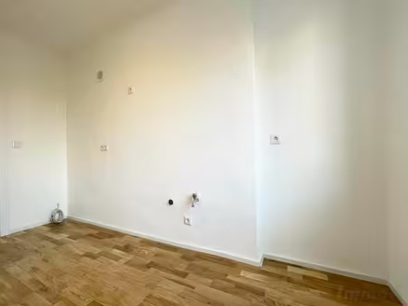 Zimmer mit Küchenanschlüssen