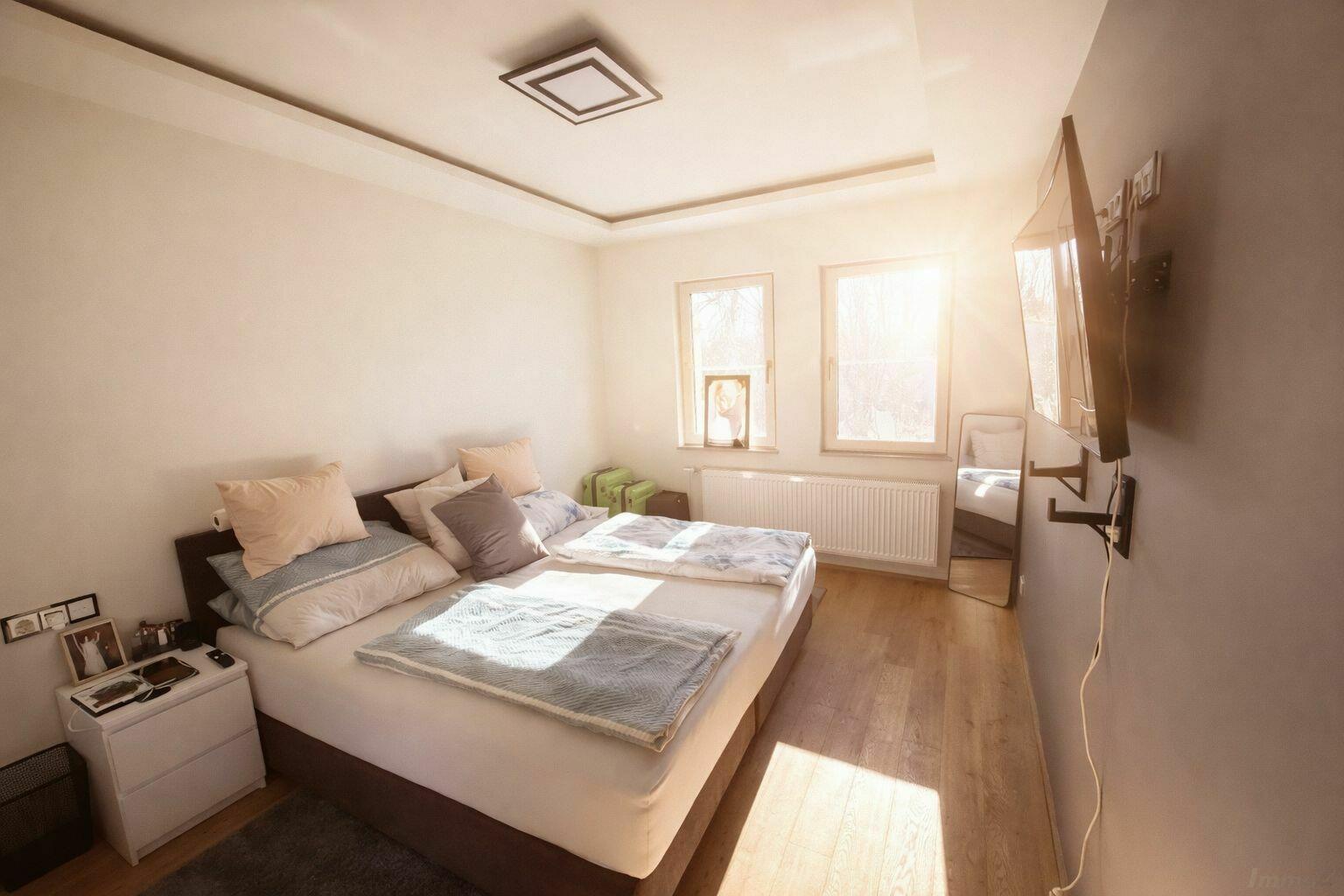 Schlafzimmer 1