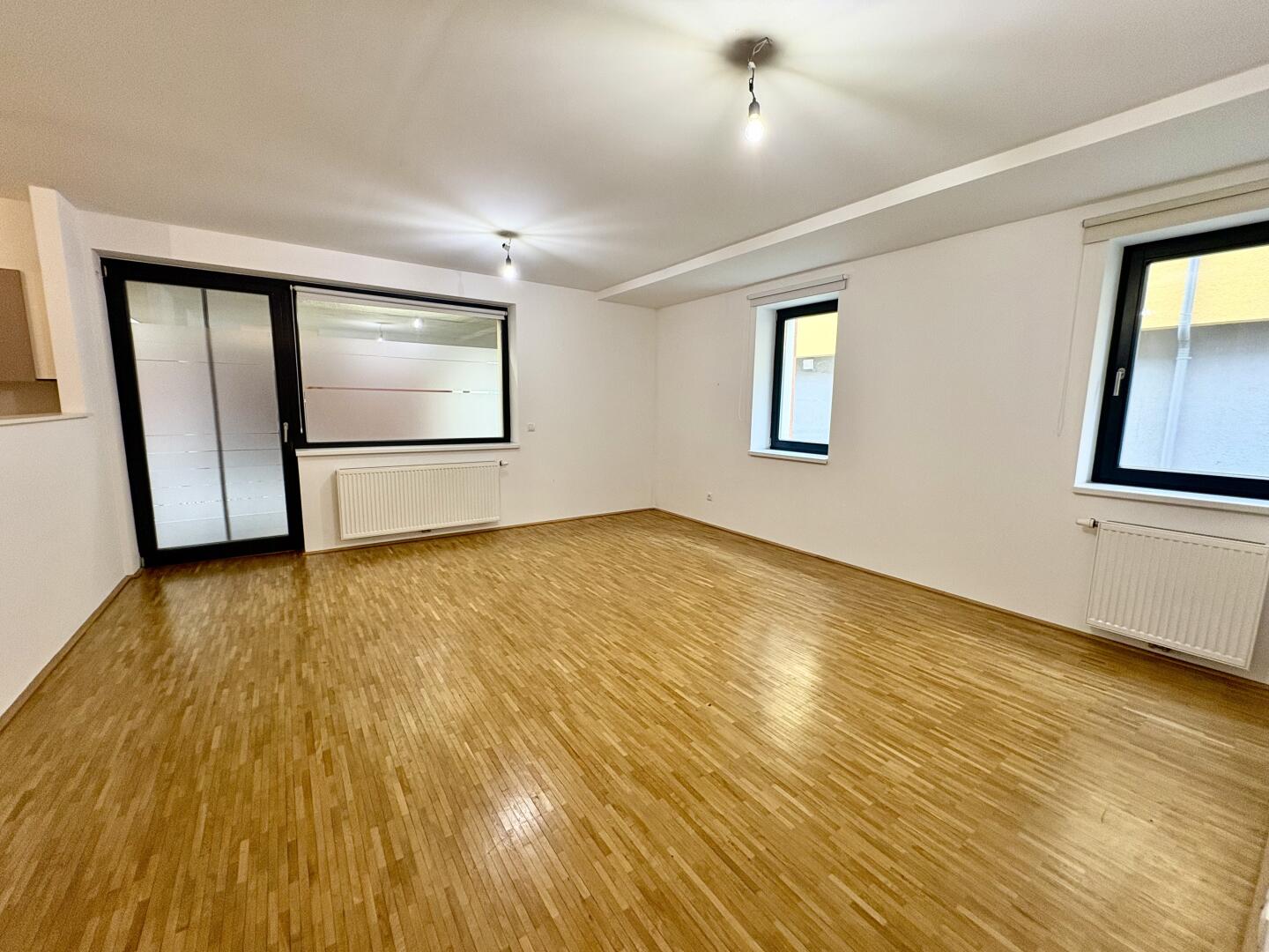 Wohnzimmer mit Ausgang auf die Terrasse