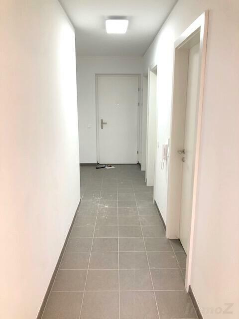 Vorraum - Blick zum Wohnungseingang
