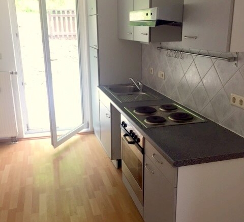 Küche mit Ausgang zur Terrasse