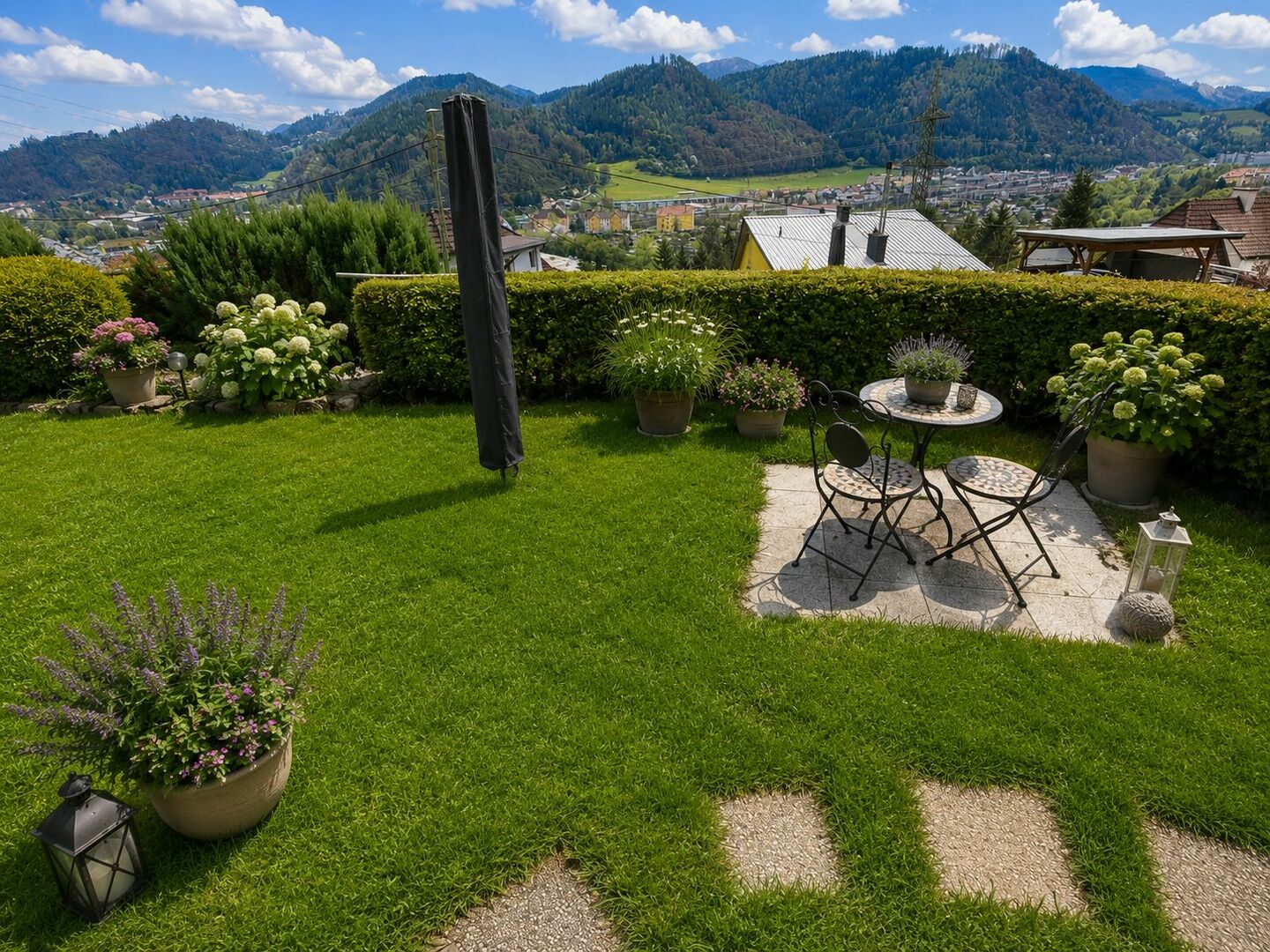 Garten mit Bergblick