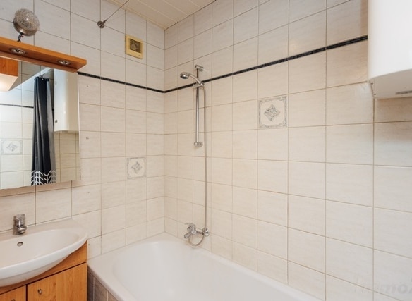 Bad mit Wanne