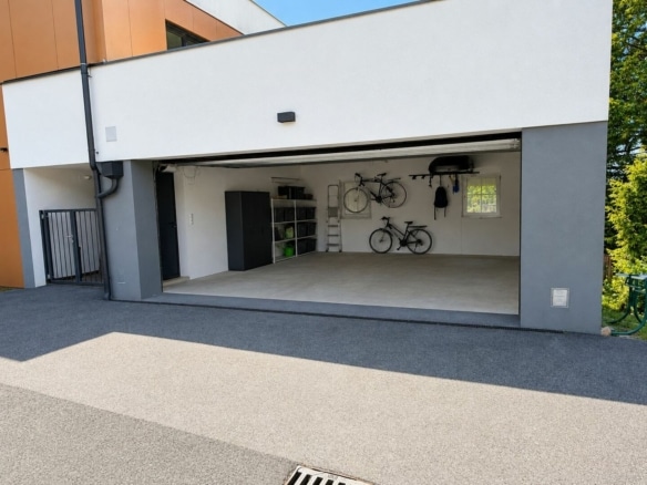Doppelgarage mit Sekionaltor