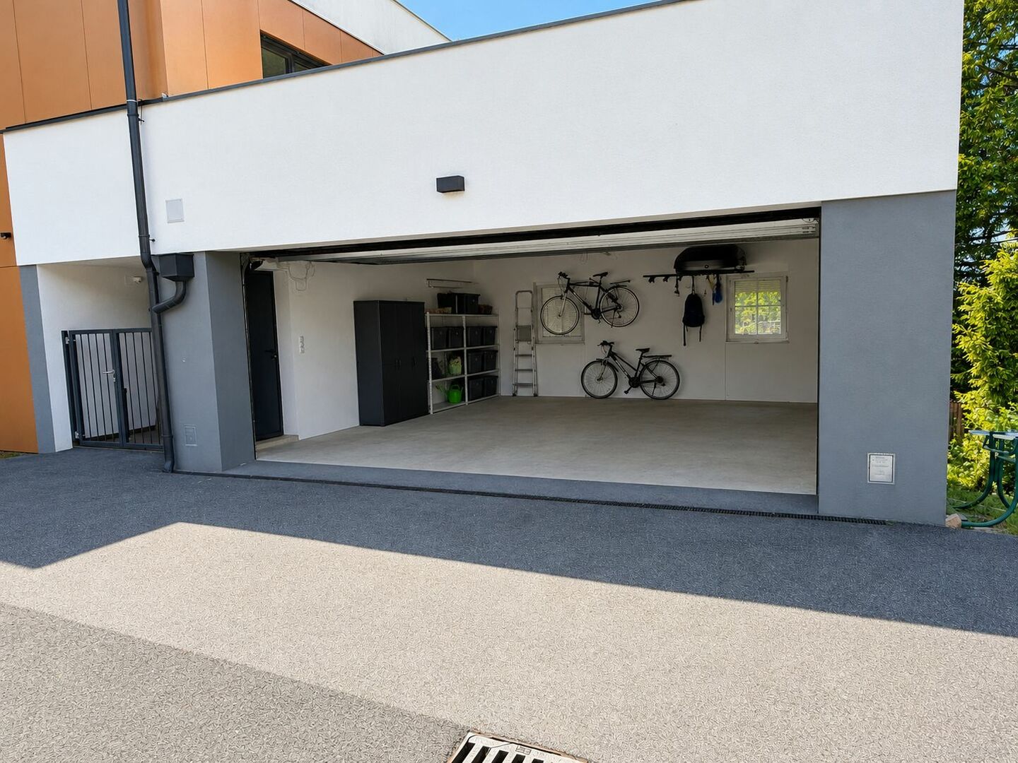 Doppelgarage mit Sekionaltor