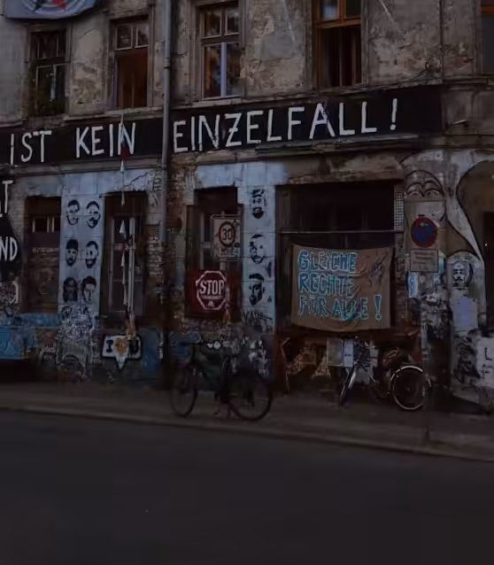 wohnungen an old building with graffiti all over it