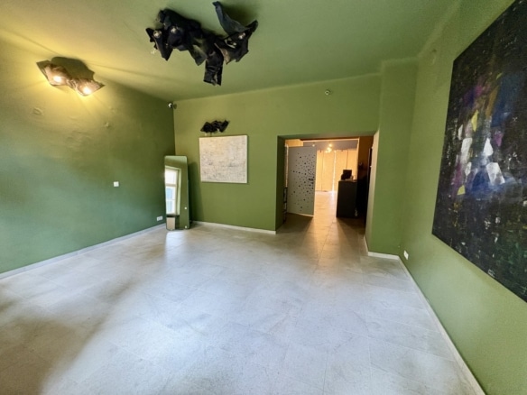 hofseitiges Zimmer