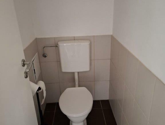 separates WC