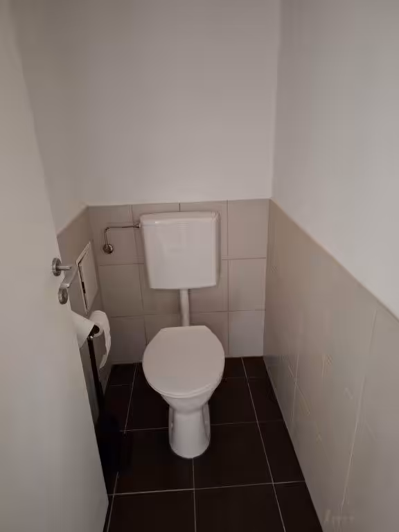 separates WC