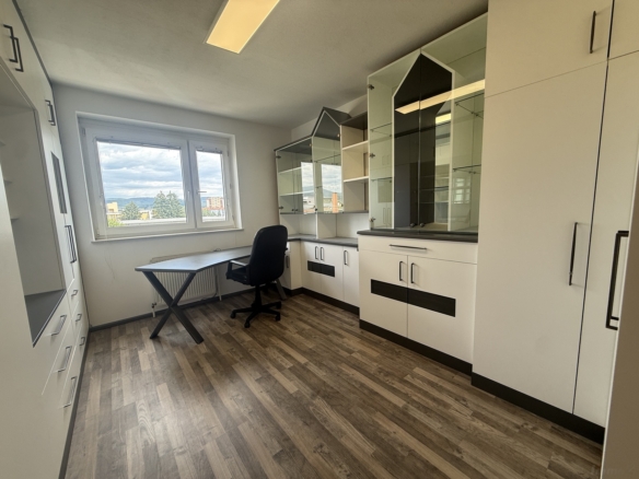 Zimmer 2/Büro