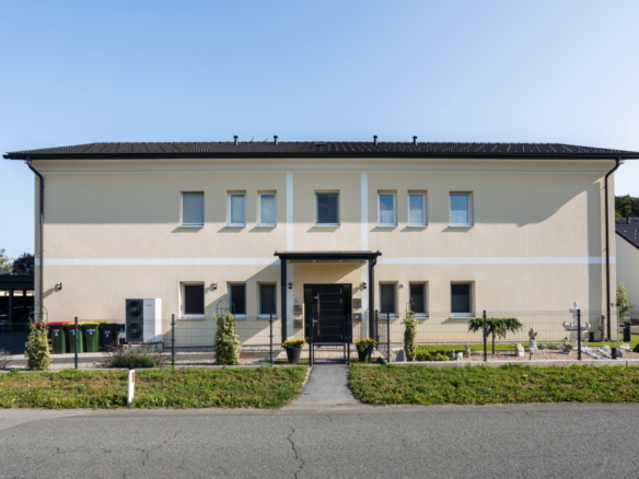 Eingang Mehrparteienhaus