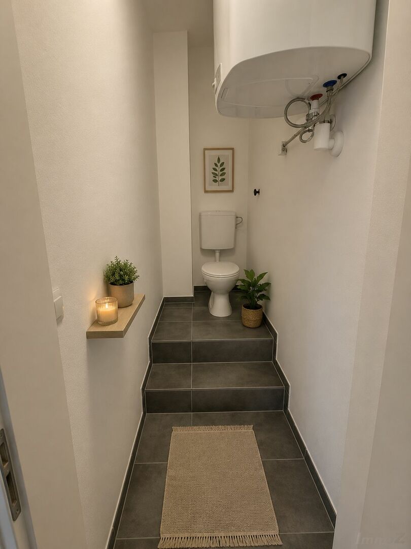 separates WC