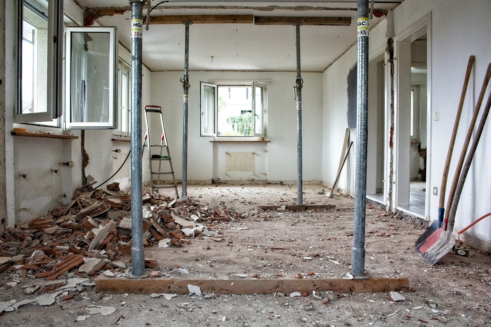 a room that has some tools in it, sanieren