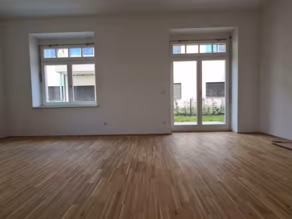 Wohnbereich mit Zugang zum Garten