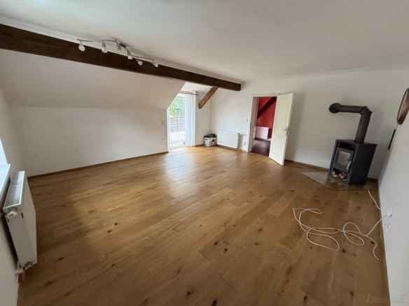 A15 Whg DG groß Zimmer 2