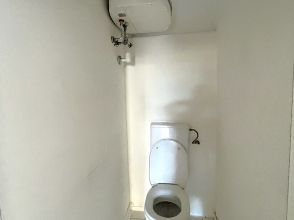 separates WC