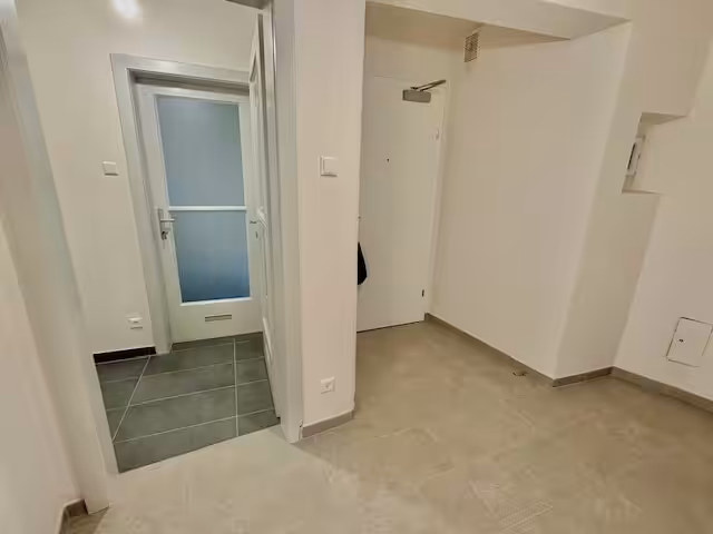Vorraum u. kleiner Vorraum zum Bad / WC