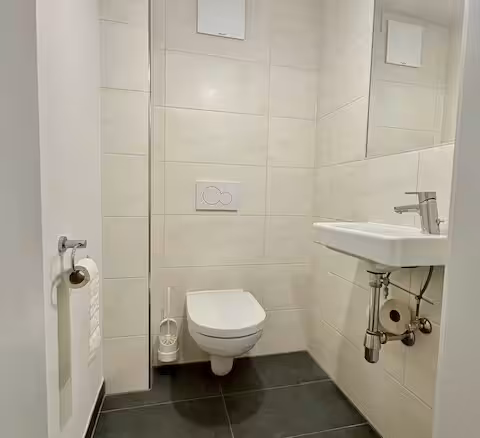 WC mit Waschbecken