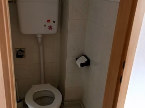 separates WC