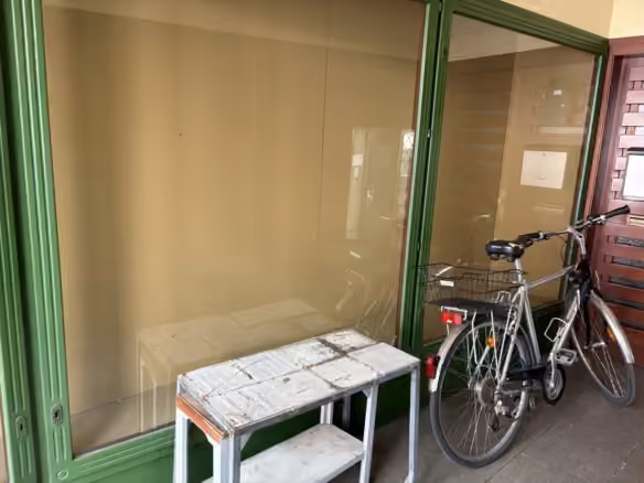 Schaufenster im Gang